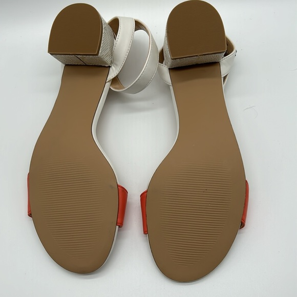 Ladies pretty little sandals, never been worn, cute little ankle straps. - Picture 5 of 6